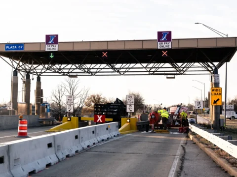 Under-construction toll: two lanes closed, one open.